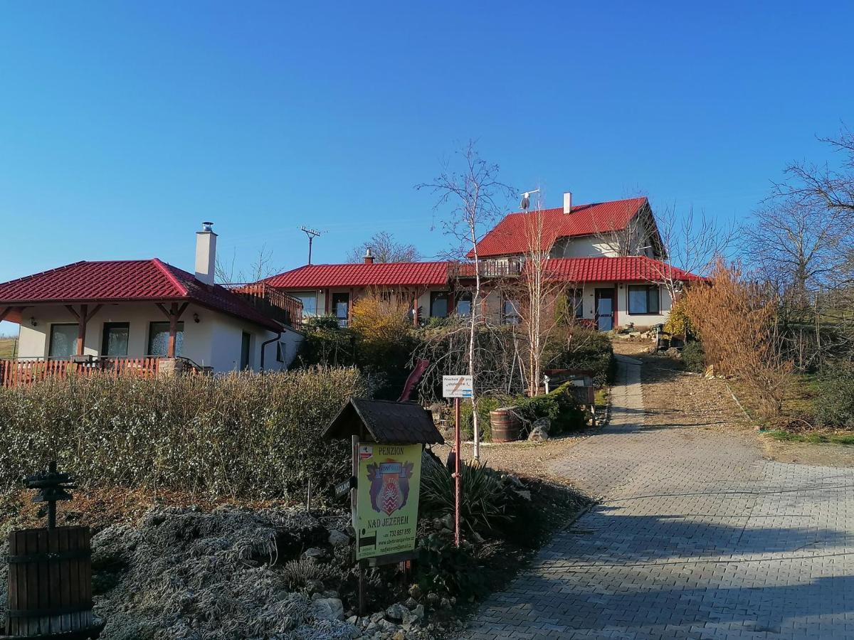Penzion Nad Jezerem พาฟลอฟ ภายนอก รูปภาพ