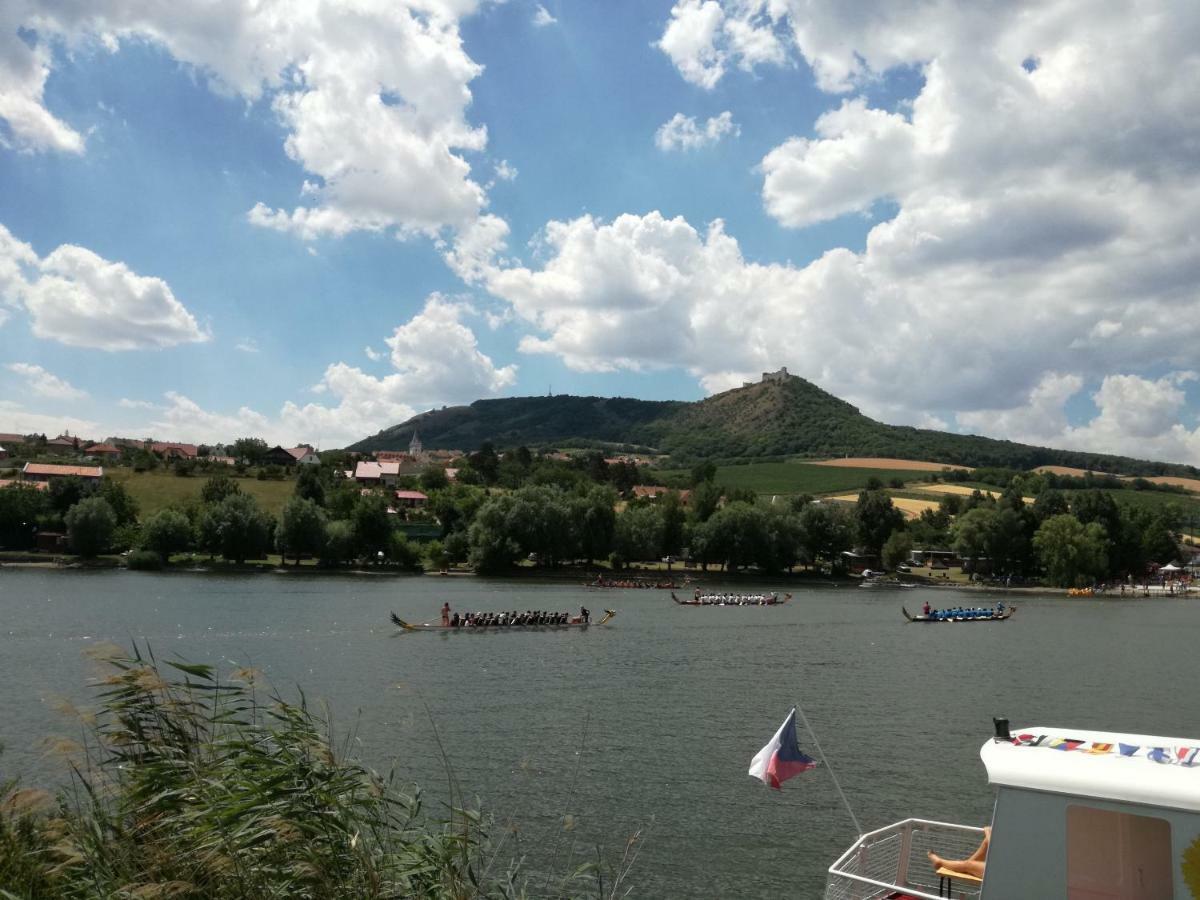Penzion Nad Jezerem พาฟลอฟ ภายนอก รูปภาพ