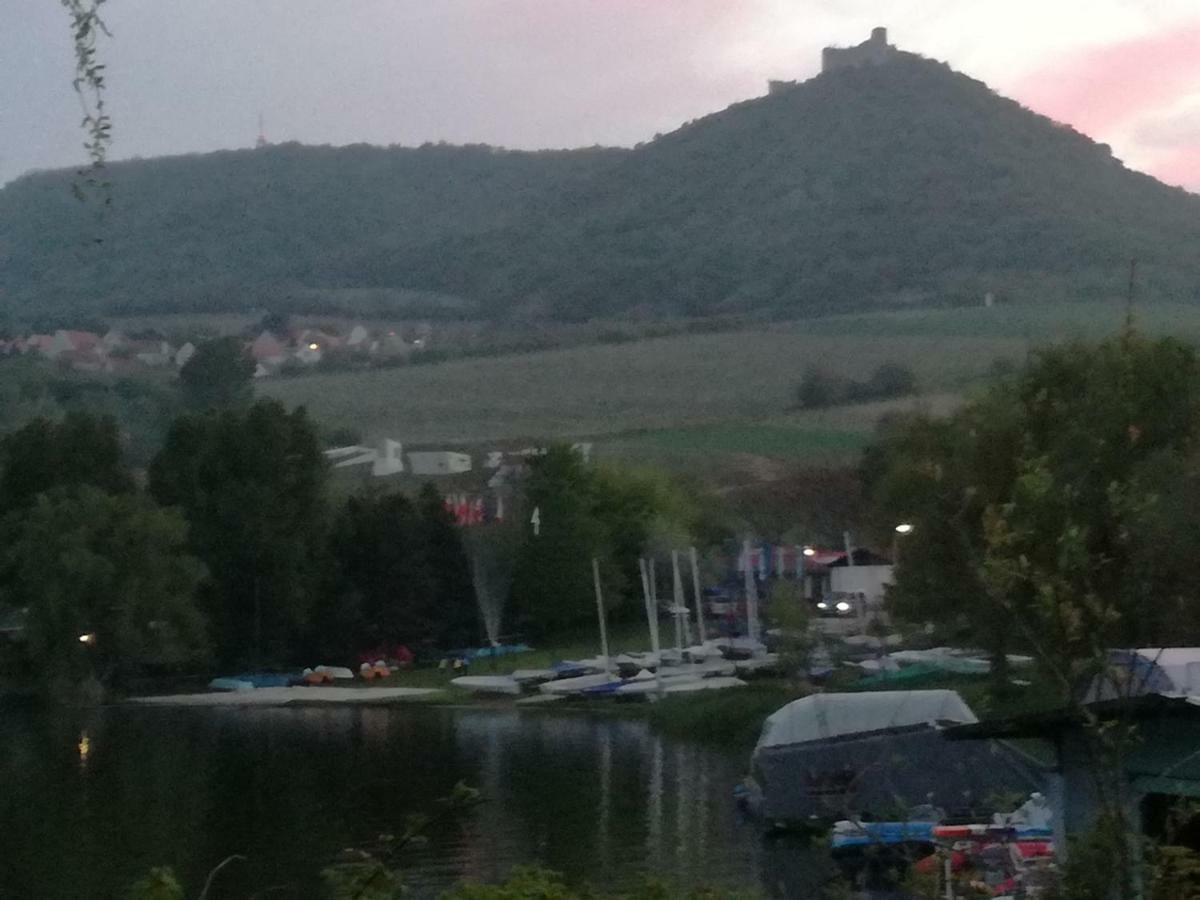 Penzion Nad Jezerem พาฟลอฟ ภายนอก รูปภาพ