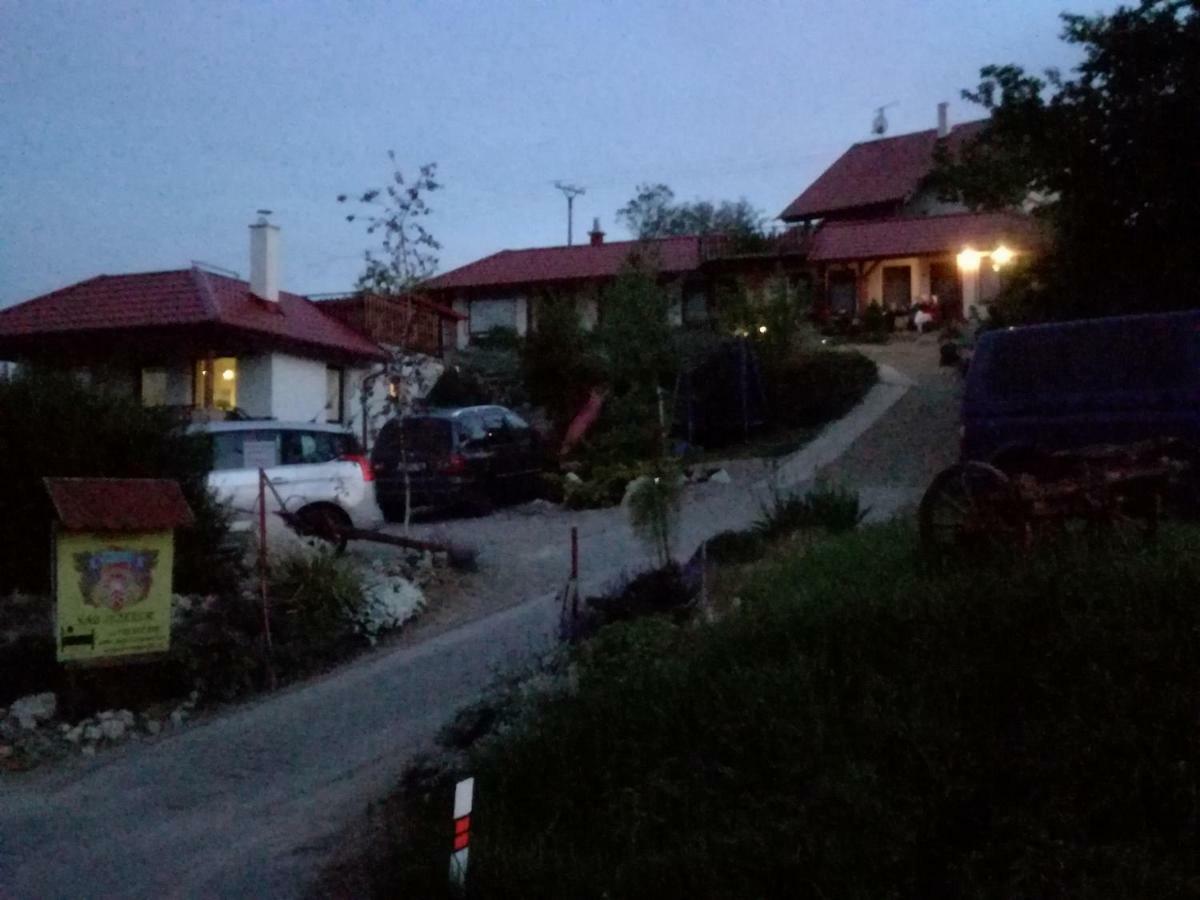 Penzion Nad Jezerem พาฟลอฟ ภายนอก รูปภาพ