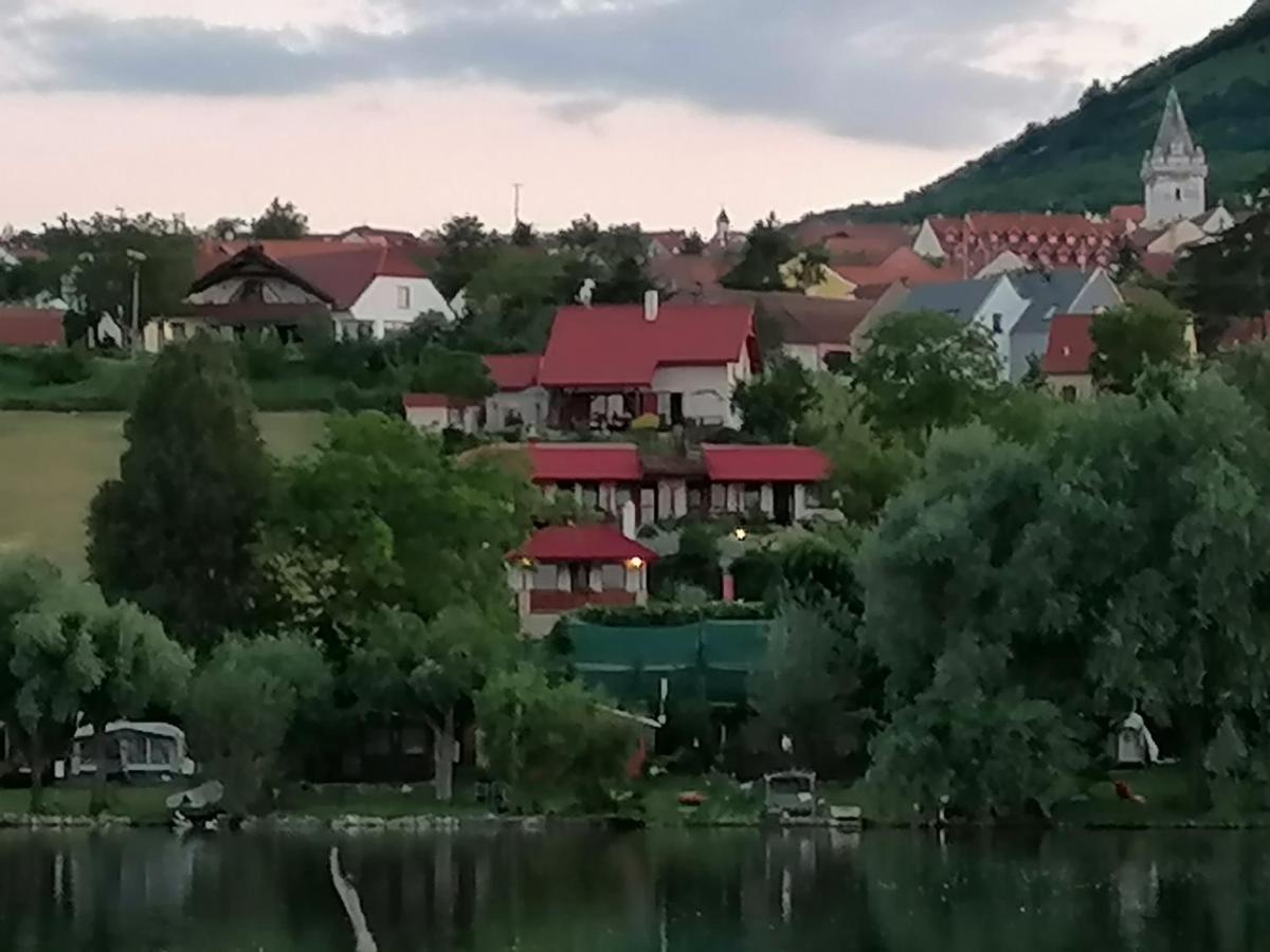 Penzion Nad Jezerem พาฟลอฟ ภายนอก รูปภาพ